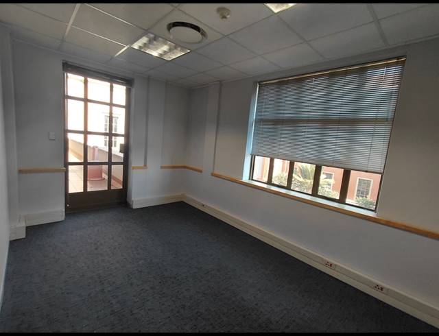 112M² OFFICE TO LET IN BRYANSTON